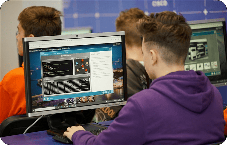 Практика на реальних проєктах та задачах